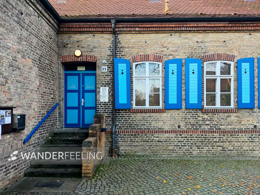 202311130-03 - Alte Schule in Müggelheim, Berlin, Deutschland