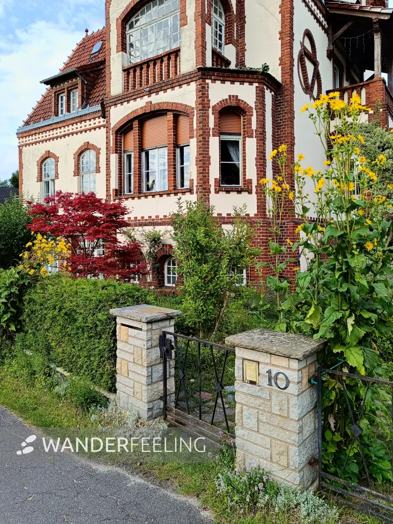 202507300-14 - Altes Haus in Geltow, Brandenburg, Deutschland