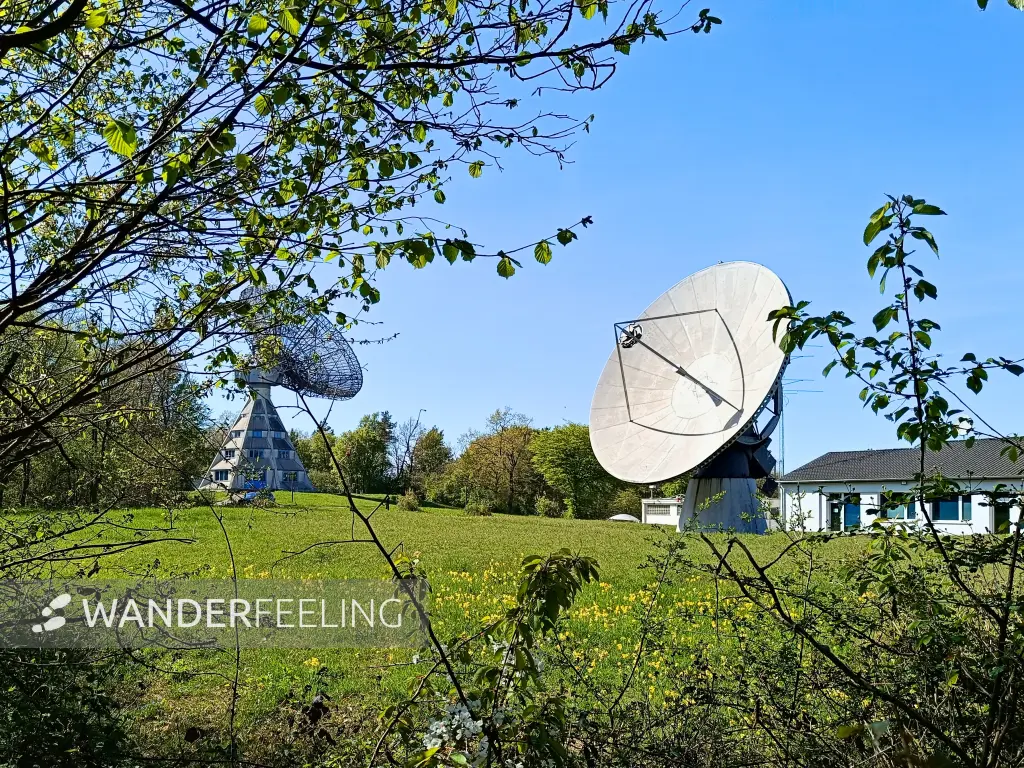 202604240-17 - Astropeiler Stockert und Sonnenspiegel bei Eschweiler, Eifel, Nordrhein-Westfalen, Deutschland
