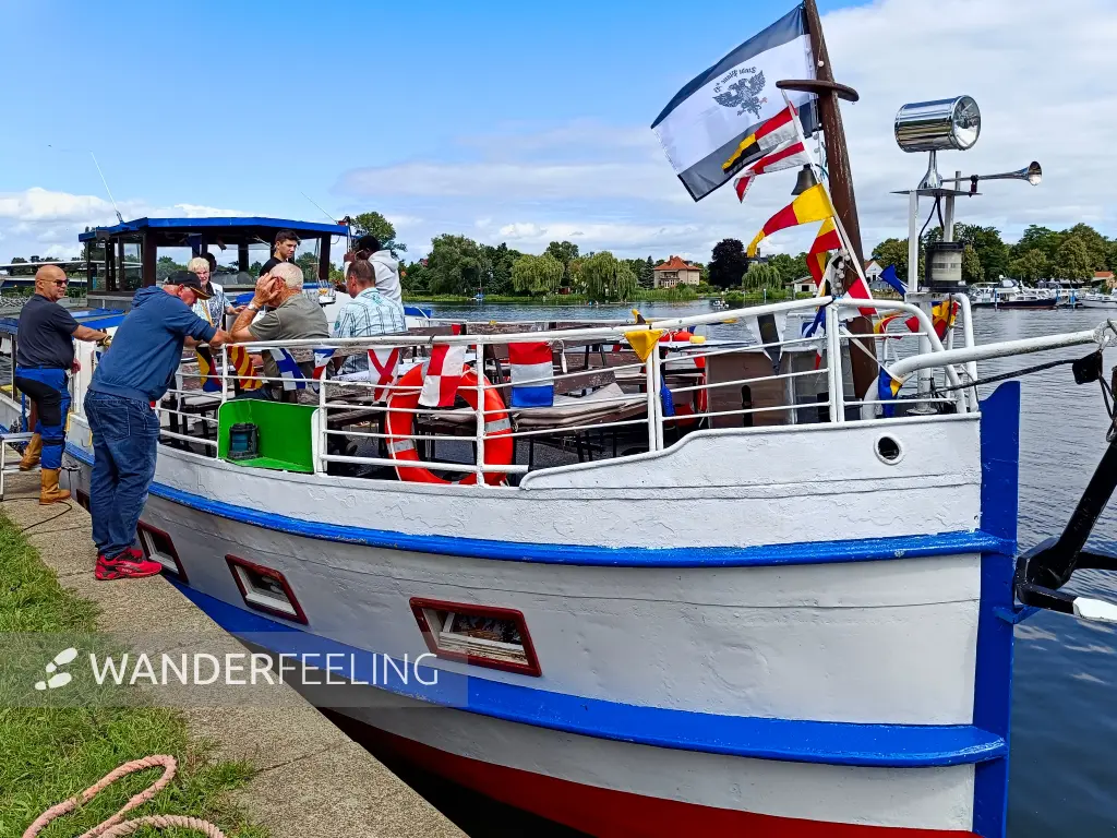 202507260-22 - Ausflugsschiff beim Fischerjakobi-Fest in Plaue, Havelland, Brandenburg, Deutschland