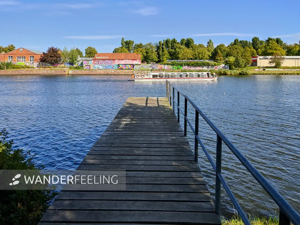 202309210-19 - Aussflugsschiff auf der Kanal-Trave in Lübeck, Lübecker Bucht, Schleswig-Holstein, Deutschland