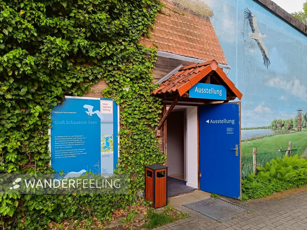 202505170-30 - Ausstellung über den Groß Schauener See an der Fischerei Köllnitz, Seenland Oder-Spree, Brandenburg, Deutschland