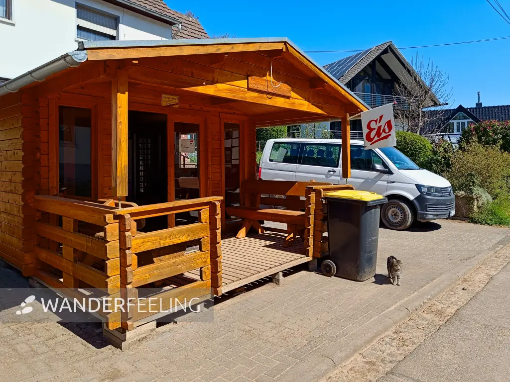 202604220-13 - Automatenimbiss in Urfey, Eifel, Nordrhein-Westfalen, Deutschland