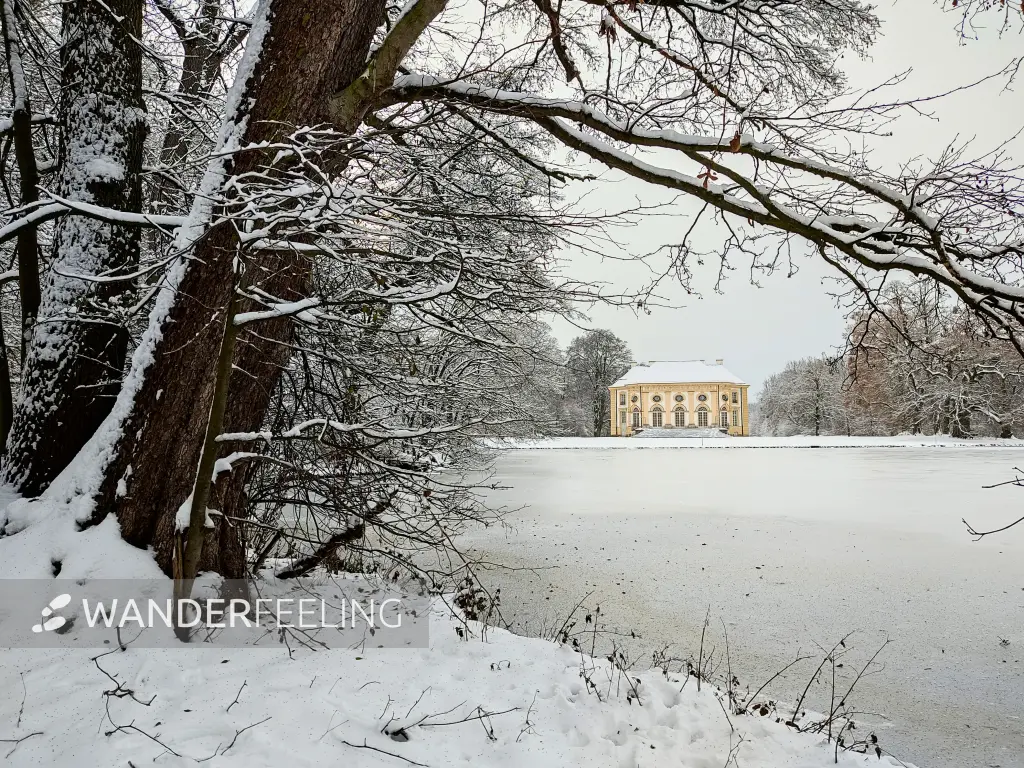 202212190-16 - Badenburg im Schlosspark Nymphenburg in München, Bayern, Deutschland