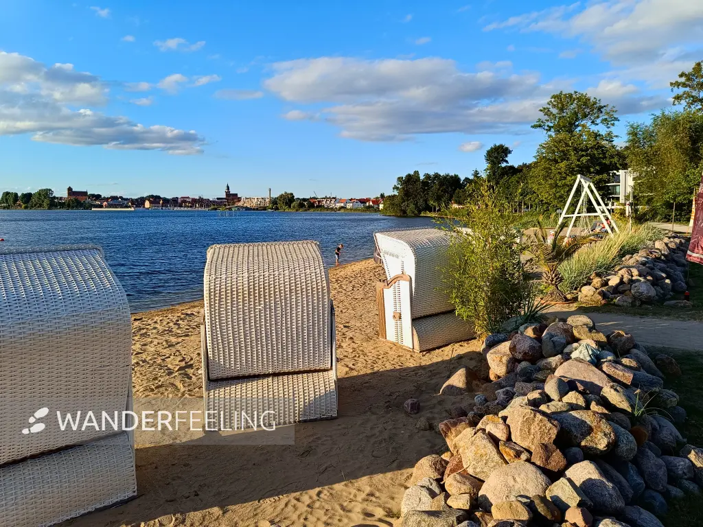 202508200-43 - Badestrand an der Binnenmüritz in Waren, Mecklenburgische Seenplatte, Mecklenburg-Vorpommern, Deutschland