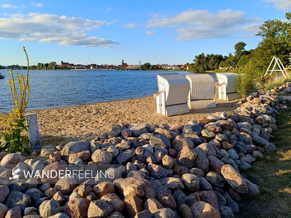 202508200-44 - Badestrand an der Binnenmüritz in Waren, Mecklenburgische Seenplatte, Mecklenburg-Vorpommern, Deutschland