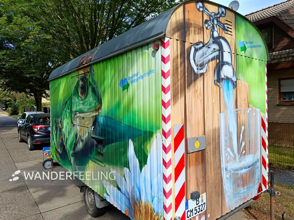 202508300-02 - Bauwagen der Berliner Wasserbetriebe in Heiligensee, Berlin, Deutschland