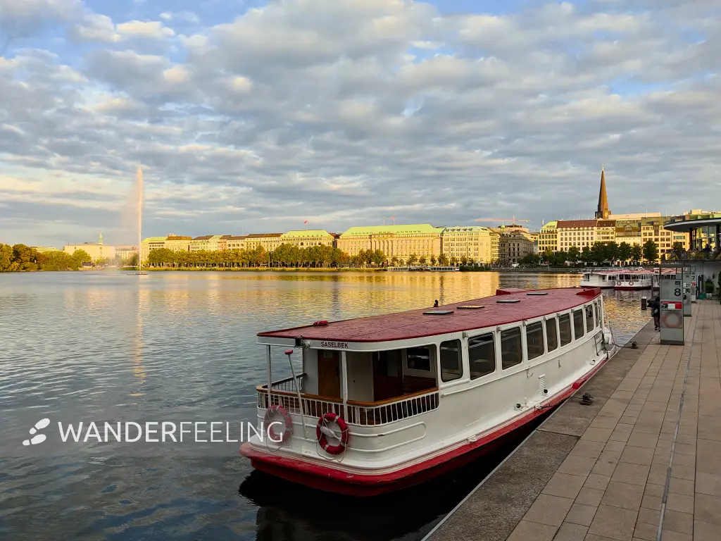 202309220-33 - Binnenalster in der Neustadt, Hamburg, Deutschland