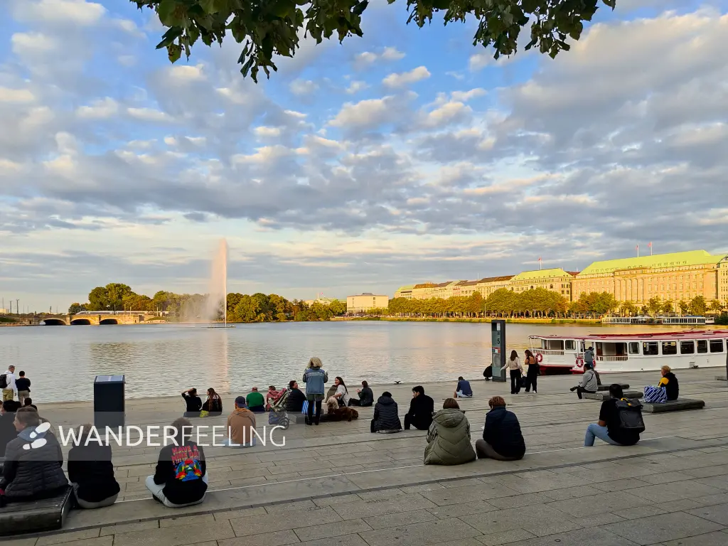 202309220-34 - Binnenalster in der Neustadt, Hamburg, Deutschland