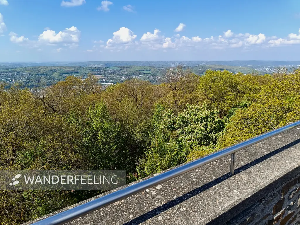202604210-18 - Blick vom Kaiser-Friedrich-Turm im Stadtwald Hagen, Ruhrgebiet, Nordrhein-Westfalen, Deutschland