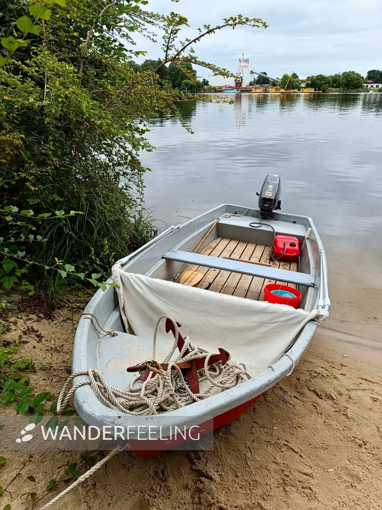 202507260-08 - Boot an der Havel zwischen Pritzerbe und Plaue, Havelland, Brandenburg, Deutschland