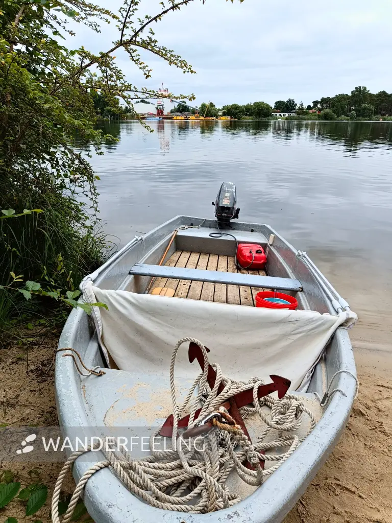 202507260-09 - Boot an der Havel zwischen Pritzerbe und Plaue, Havelland, Brandenburg, Deutschland