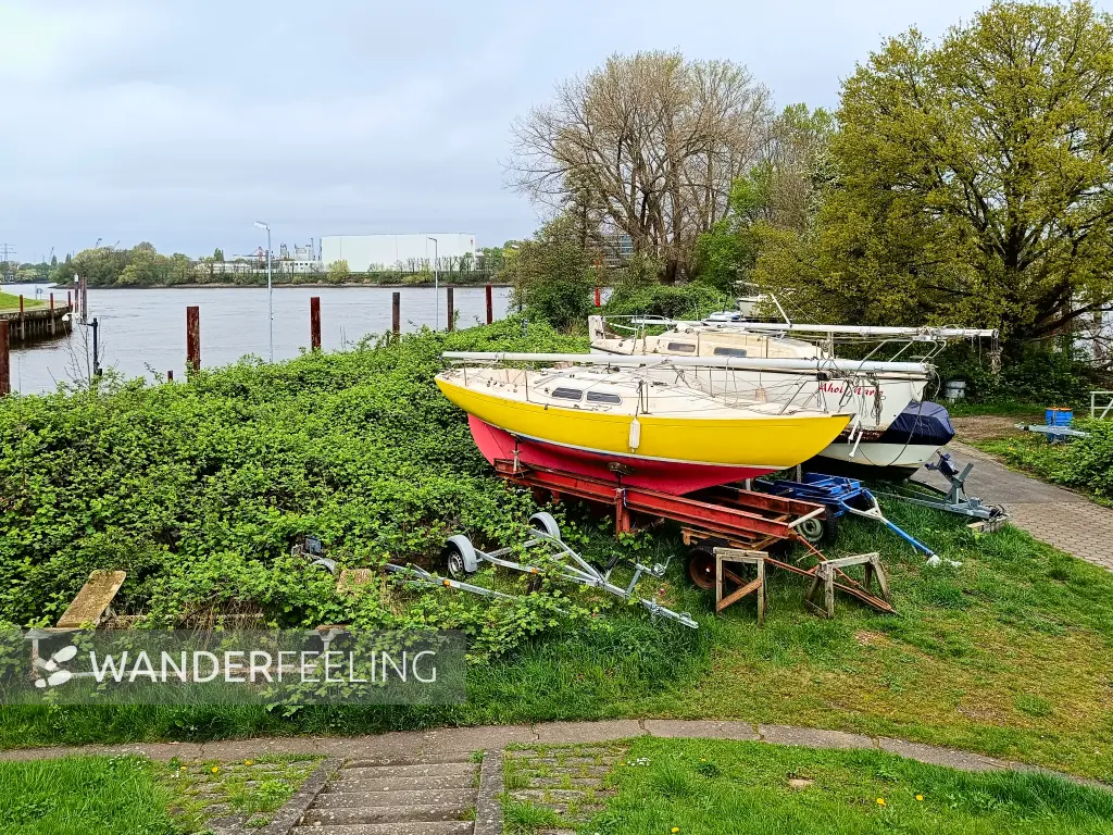 202404120-05 - Boote an der Süderelbe in Harburg, Hamburg, Deutschland