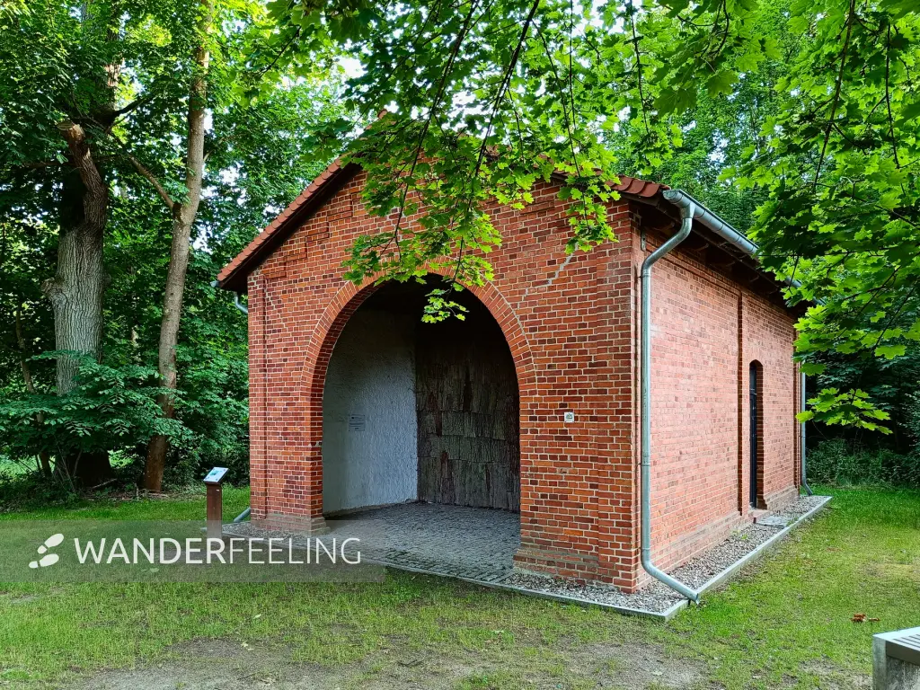 202506030-29 - Borkenhaus an der Schlosskoppel in Neustrelitz, Mecklenburgische Seenplatte, Mecklenburg-Vorpommern, Deutschland