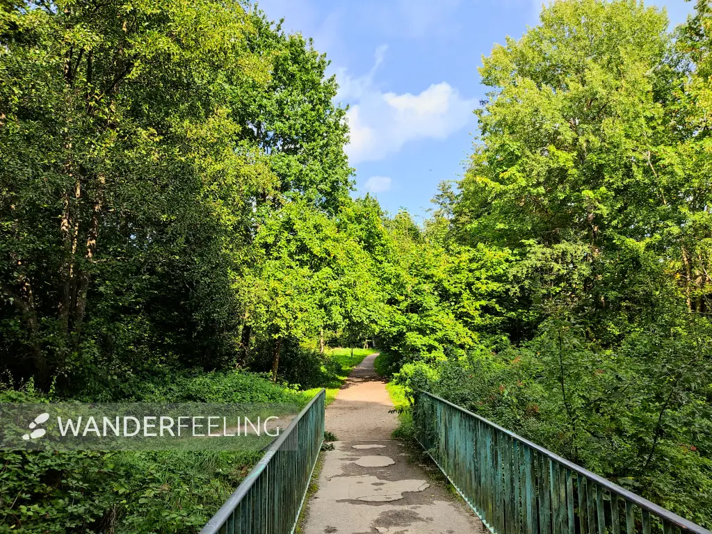 202309230-43 - Brücke über die Bille bei Wentorf, Herzogtum Lauenburg und Stormarn, Schleswig-Holstein, Deutschland