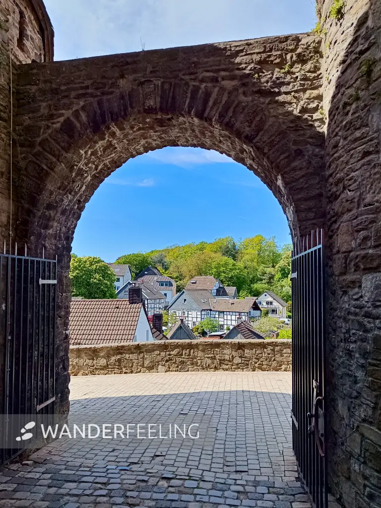 202604260-26 - Burg Blankenstein, Ruhrgebiet, Nordrhein-Westfalen, Deutschland