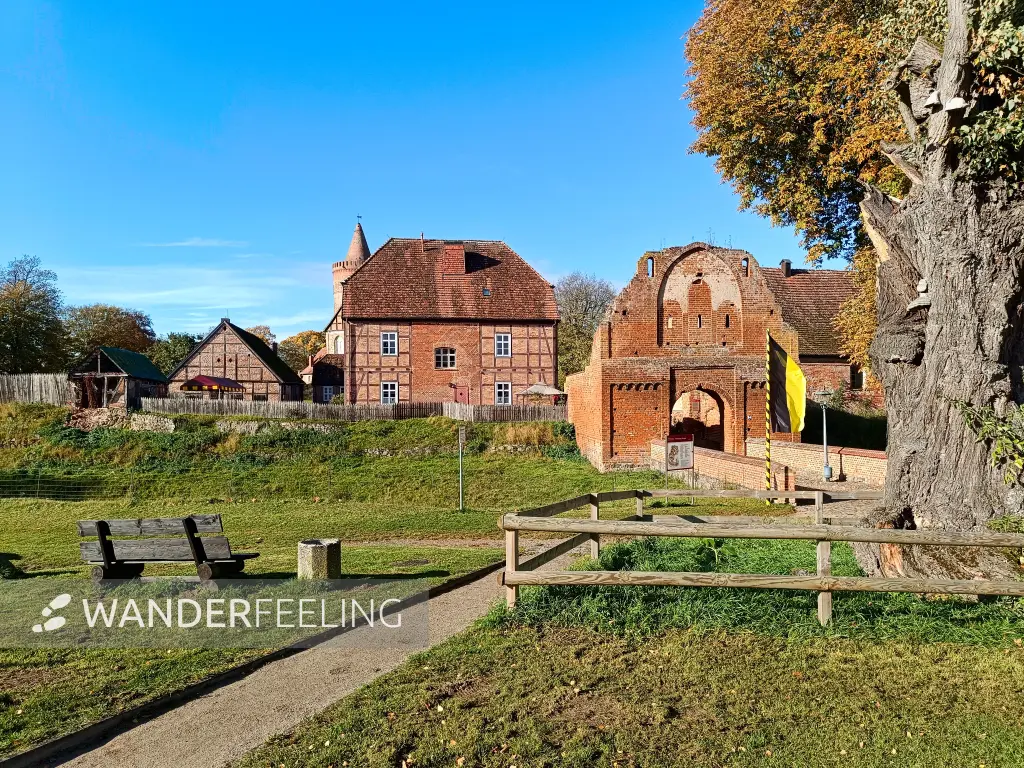 202510210-02 - Burg Stargard, Mecklenburgische Seenplatte, Mecklenburg-Vorpommern, Deutschland