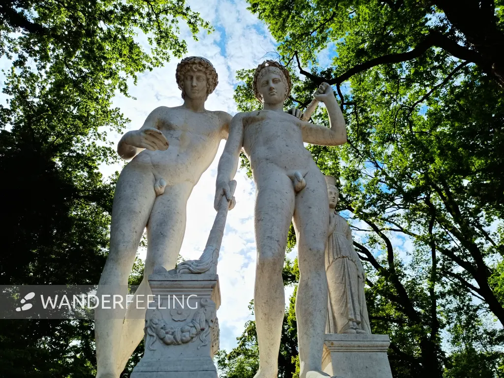 202505100-02 - Castor und Pollux im Park Sanssouci, Potsdam, Brandenburg, Deutschland