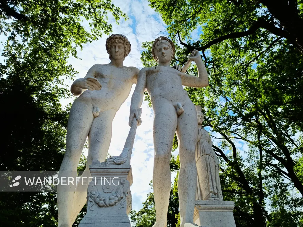 202508100-02 - Castor und Pollux im Park Sanssouci, Potsdam, Brandenburg, Deutschland