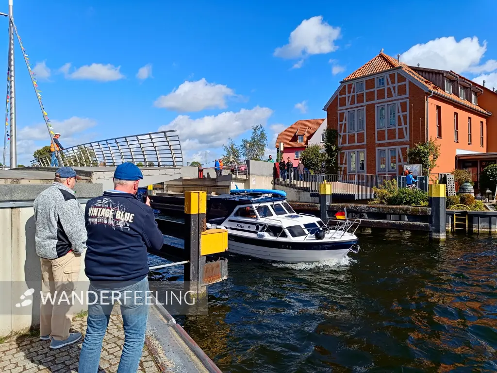 202509120-07 - Drehbrücke in der Inselstadt Malchow, Mecklenburgische Seenplatte, Mecklenburg-Vorpommern, Deutschland