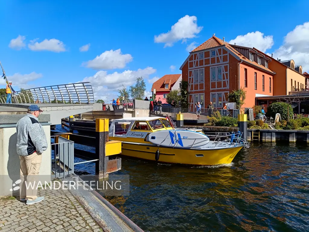 202509120-08 - Drehbrücke in der Inselstadt Malchow, Mecklenburgische Seenplatte, Mecklenburg-Vorpommern, Deutschland