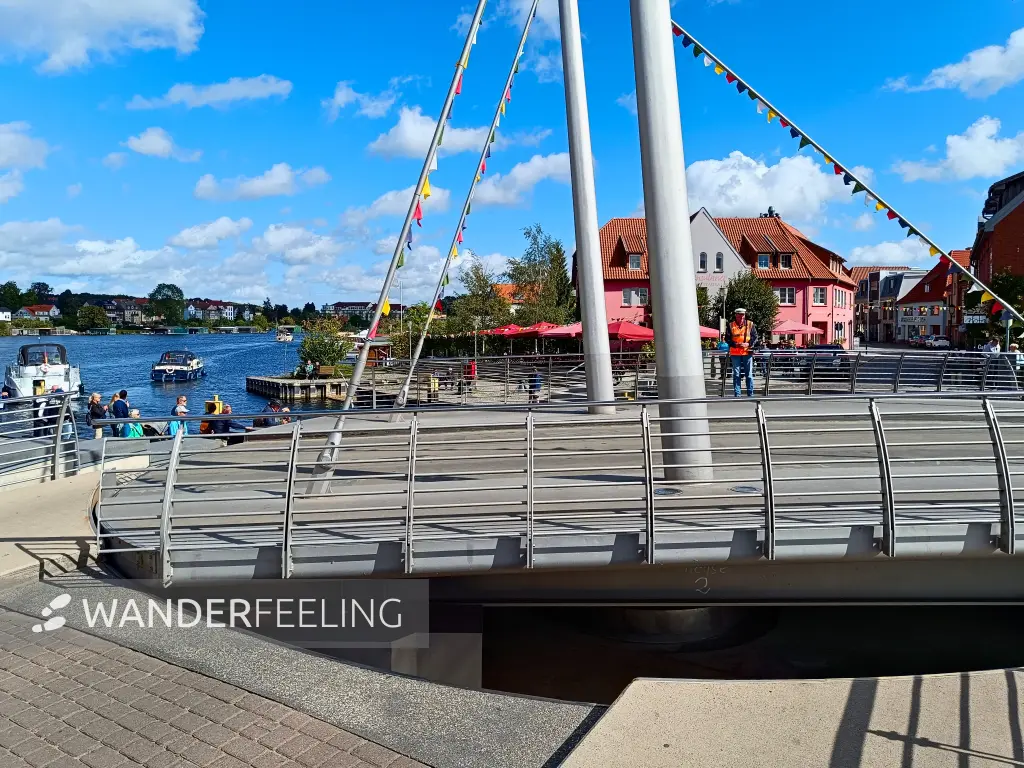 202509120-10 - Drehbrücke in der Inselstadt Malchow, Mecklenburgische Seenplatte, Mecklenburg-Vorpommern, Deutschland