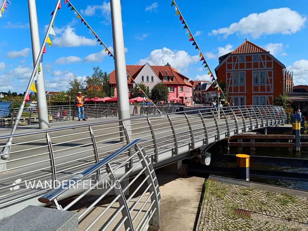 202509120-11 - Drehbrücke in der Inselstadt Malchow, Mecklenburgische Seenplatte, Mecklenburg-Vorpommern, Deutschland