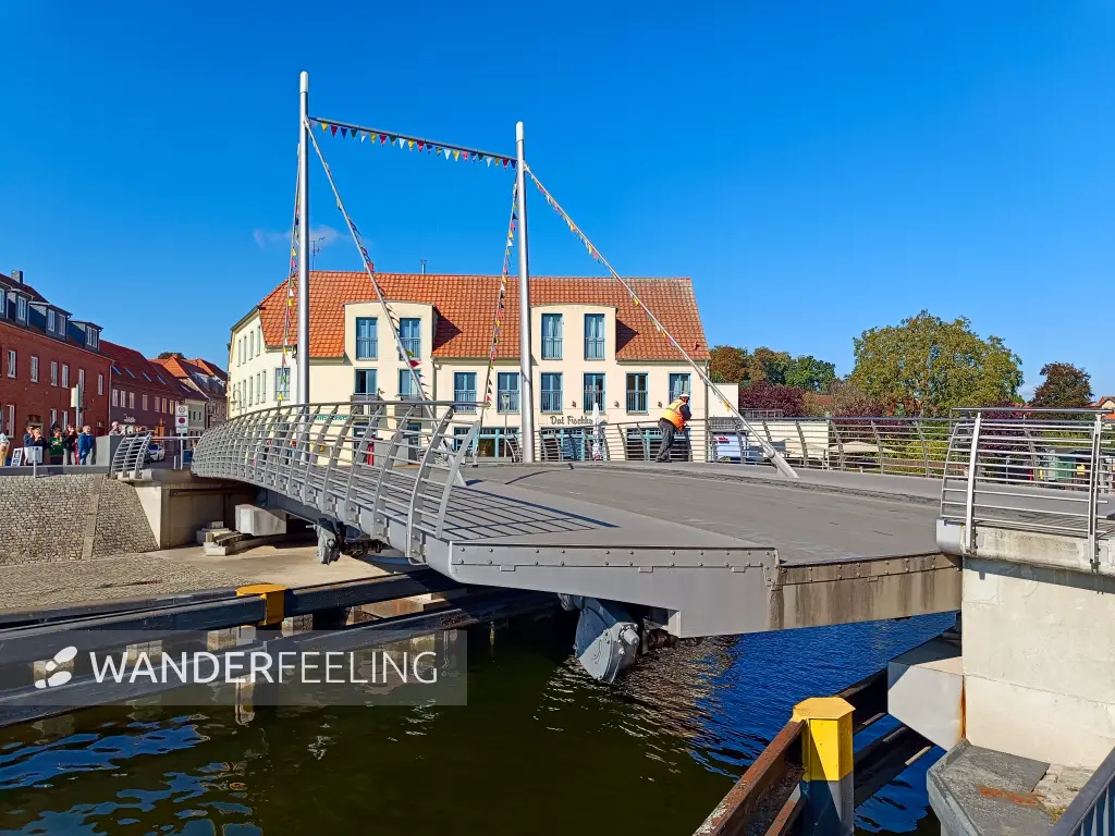 202509300-01 - Drehbrücke in der Inselstadt Malchow, Mecklenburgische Seenplatte, Mecklenburg-Vorpommern, Deutschland