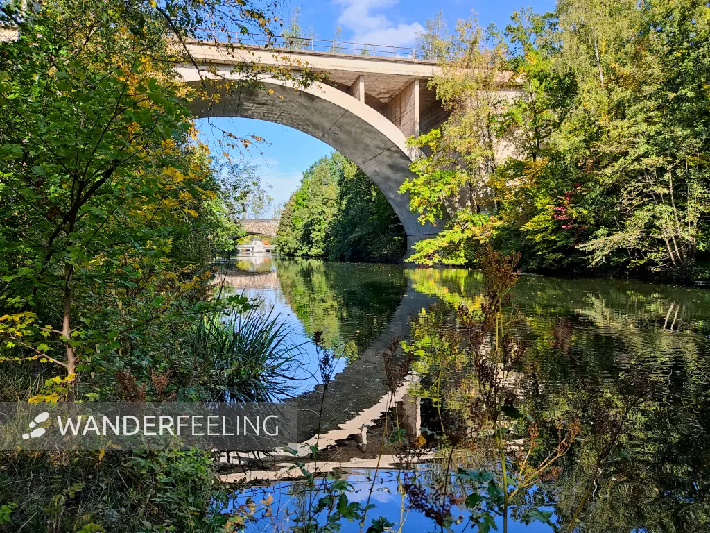 202210040-29 - Echobrücke und Oker in Braunschweig, Niedersachsen, Deutschland