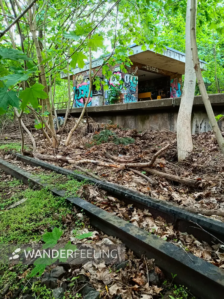 202605120-03 - Ehemaliger Bahnhof Zehlendorf Süd an der Stammbahn, Berlin, Deutschland