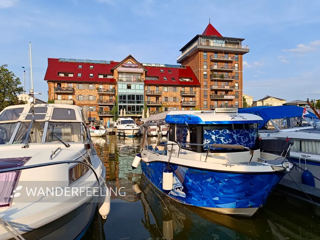 202506030-40 - Ehemaliges Kornspeicher am Stadthafen Neustrelitz, Mecklenburgische Seenplatte, Mecklenburg-Vorpommern, Deutschland