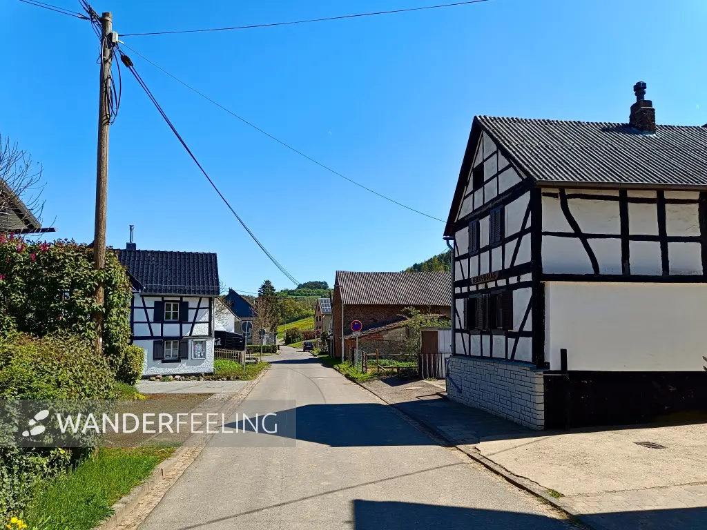 202604220-14 - Fachwerkhäuser in Urfey, Eifel, Nordrhein-Westfalen, Deutschland