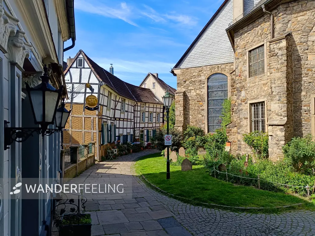 202604260-07 - Fachwerkhäuser und St. Georg in Hattingen, Ruhrgebiet, Nordrhein-Westfalen, Deutschland
