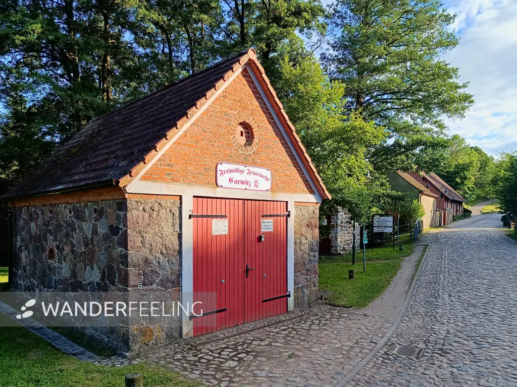 202606090-23 - Feuerwehrhaus in Carwitz, Mecklenburgische Seenplatte, Mecklenburg-Vorpommern, Deutschland