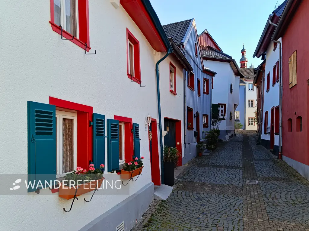 202604240-40 - Gasse in Bad Münstereifel, Eifel, Nordrhein-Westfalen, Deutschland