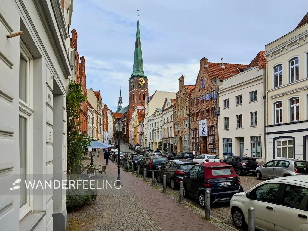 202309210-45 - Giebelhäuser und St.-Jakobi-Kirche in Lübeck, Lübecker Bucht, Schleswig-Holstein, Deutschland