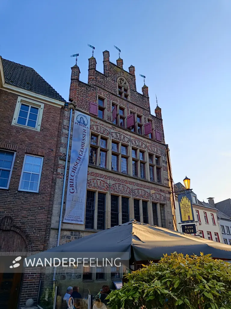 202604250-41 - Gotisches Haus in Xanten, Niederrhein, Nordrhein-Westfalen, Deutschland