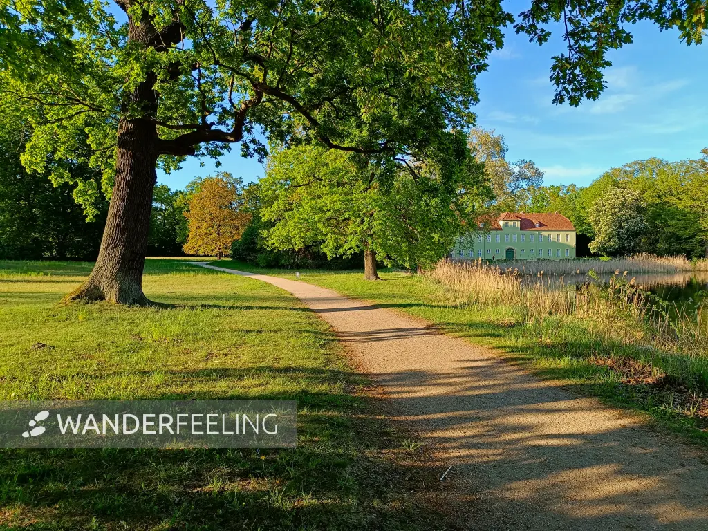 202504300-01 - Grünes Haus im Neuen Garten, Potsdam, Brandenburg, Deutschland