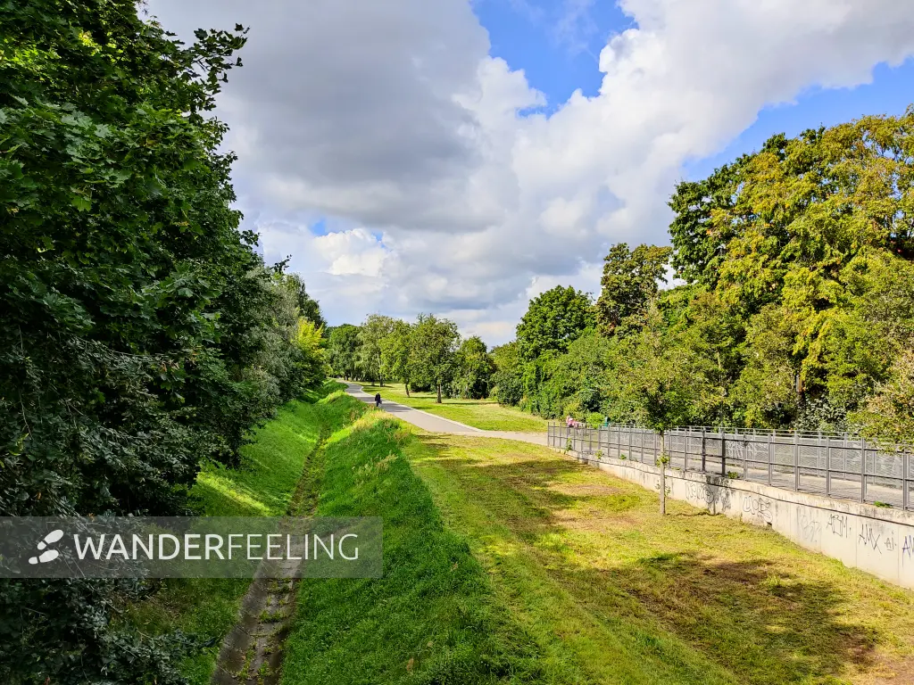 202309020-05 - Grünzug Bullengraben in Spandau, Berlin, Deutschland