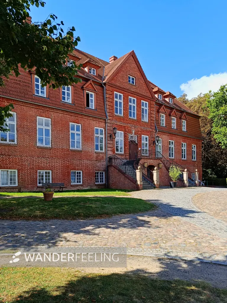 202508260-06 - Gutshaus in Alt Schwerin, Mecklenburgische Seenplatte, Mecklenburg-Vorpommern, Deutschland