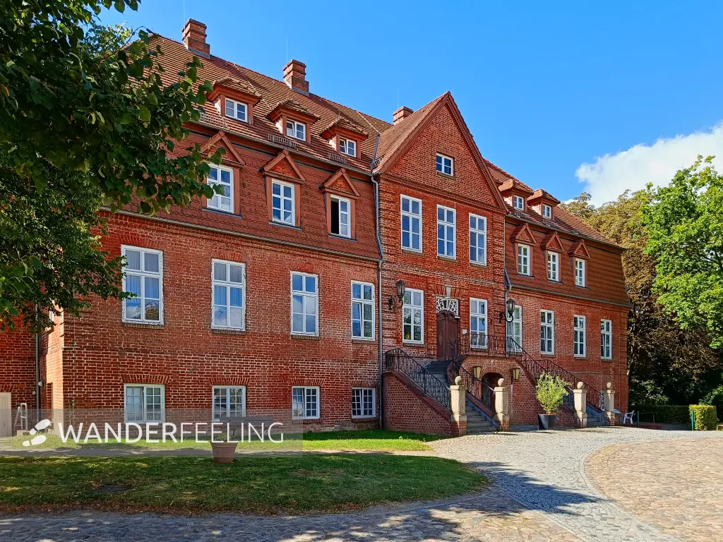 202508260-07 - Gutshaus in Alt Schwerin, Mecklenburgische Seenplatte, Mecklenburg-Vorpommern, Deutschland