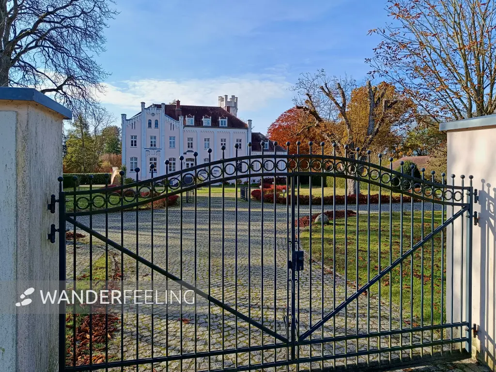 202511050-23 - Gutshaus in Groß Labenz, Mecklenburgische Seenplatte, Mecklenburg-Vorpommern, Deutschland