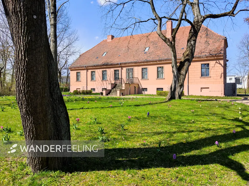 202304120-27 - Gutshaus in Mahlsdorf, Berlin, Deutschland