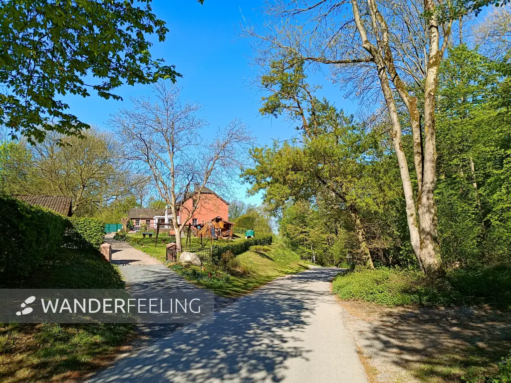 202604230-07 - Häuser im Düsseltal, Bergisches Land, Nordrhein-Westfalen, Deutschland