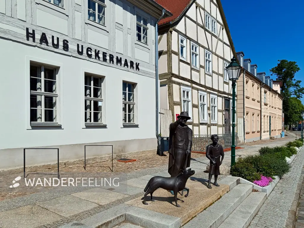 202605090-04 - Haus Uckermark und Ehm-Welk-Denkmal in Angermünde, Uckermark, Brandenburg, Deutschland