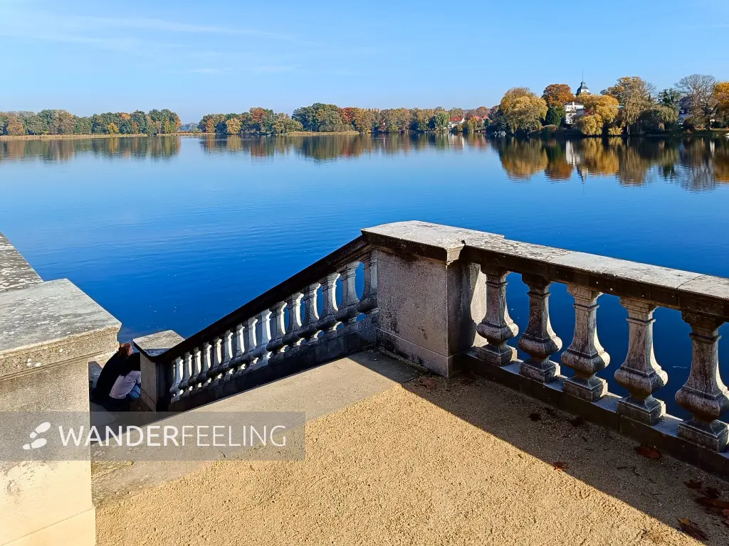 202410260-47 - Heiliger See im Neuen Garten, Potsdam, Brandenburg, Deutschland