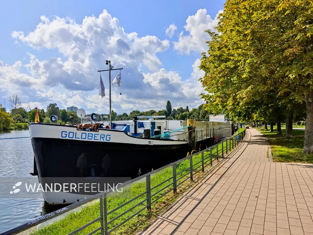 202309020-01 - Hermann-Oxfort-Promenade an der Havel in Spandau, Berlin, Deutschland