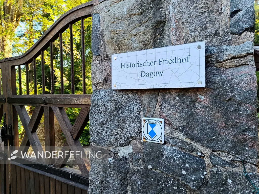 202509010-08 - Historischer Friedhof »Metas Ruh« in Dagow, Ruppiner Seenland, Brandenburg, Deutschland