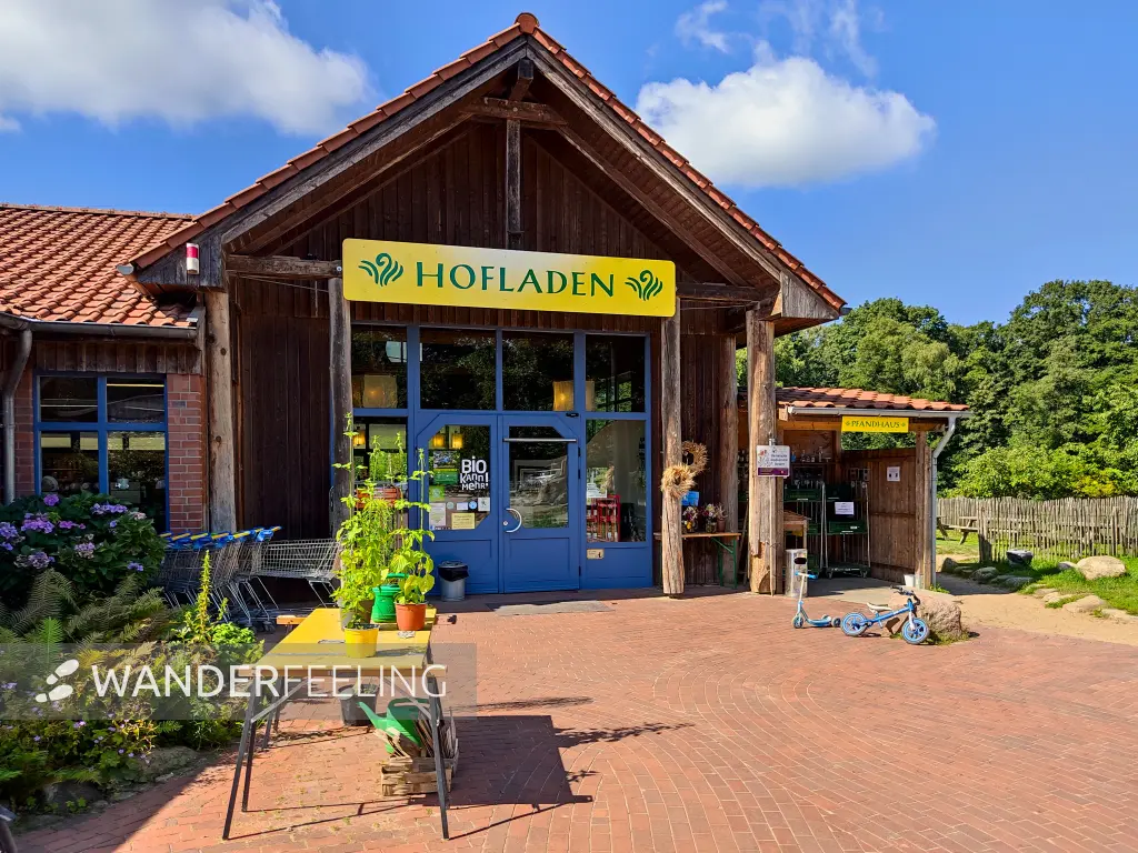 202308230-18 - Hofladen im Gut Wulfsdorf bei Ahrensburg, Schleswig-Holstein, Deutschland