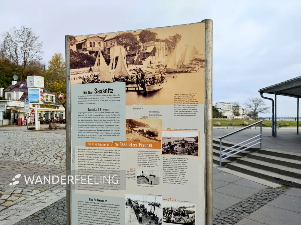 202311070-01 - Informationstafel im Hafen von Sassnitz, Rügen, Mecklenburg-Vorpommern, Deutschland